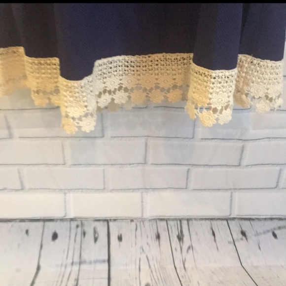 Umgee Tunic/Dress with beautiful lace detail - Picture 3 of 5